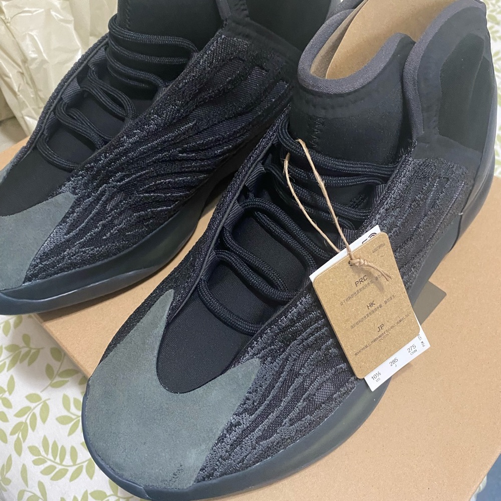 YEEZY QNTM 10.5